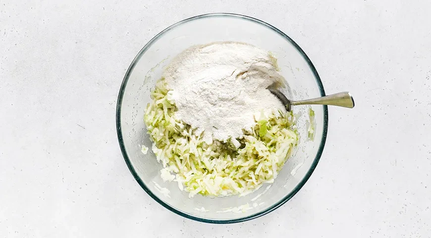 Постный манник с яблоками: шаг 3