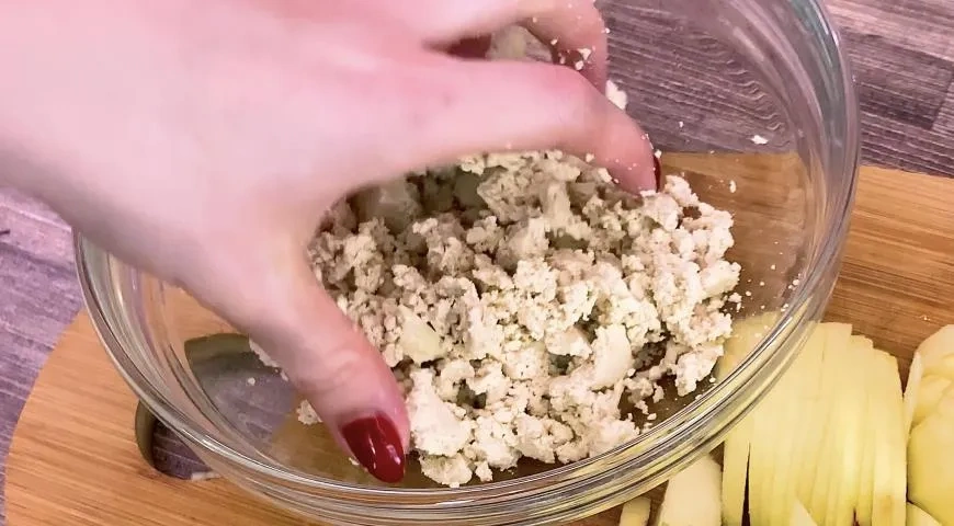 Постный пирог с яблоками - галета: шаг 3