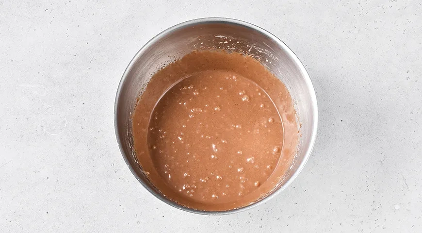 Простой шоколадный пирог с пропиткой и глазурью: шаг 3