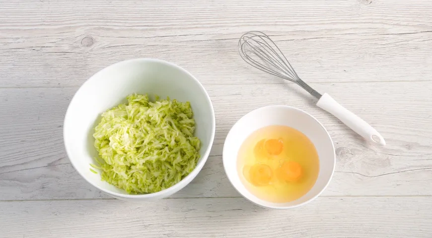 Простые оладьи из кабачков: шаг 3