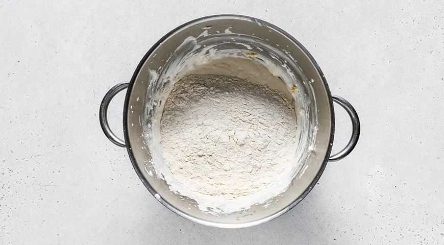 Пышки на сметане в духовке: шаг 3