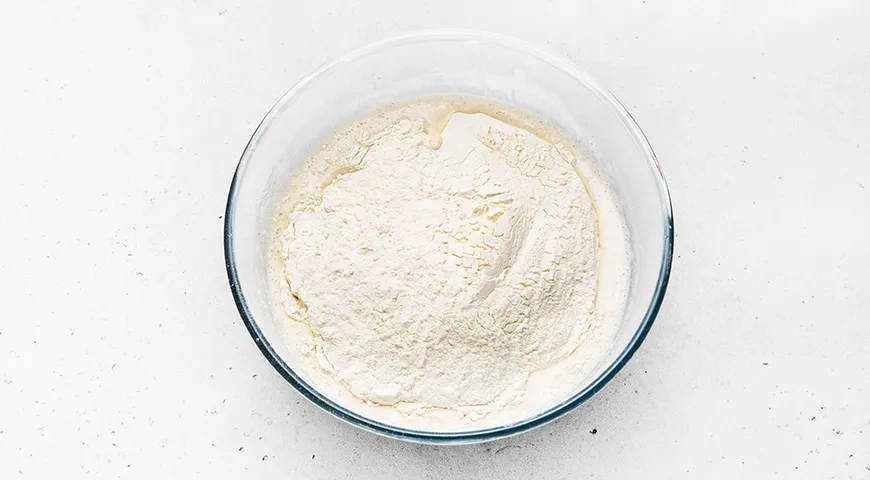 Пышные плюшки на кефире: шаг 3