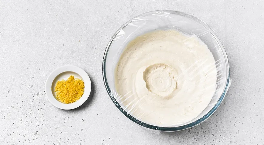 Пышные сырники с манкой (в духовке): шаг 3