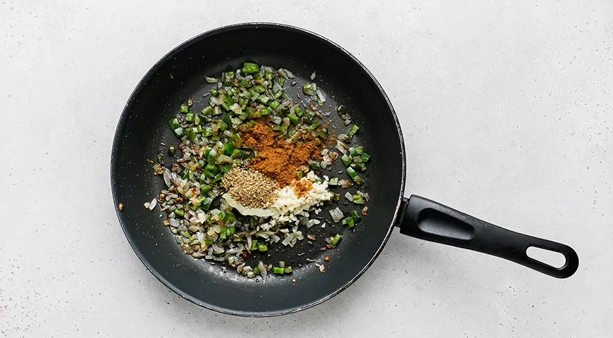 Рис с фасолью на сковороде: шаг 3