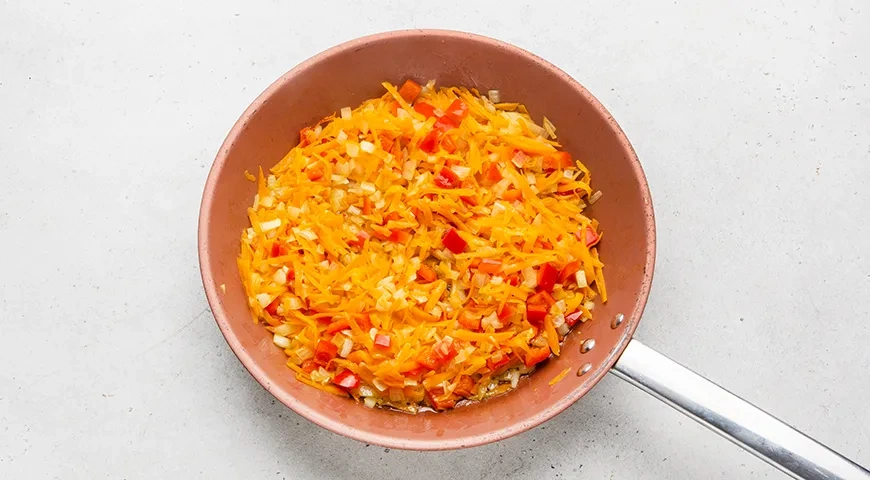Рис с морковью и луком в духовке: шаг 3