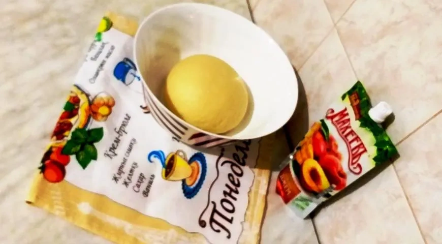 Рогалики для защитника с джемом Махеевъ к 23 февраля: шаг 3