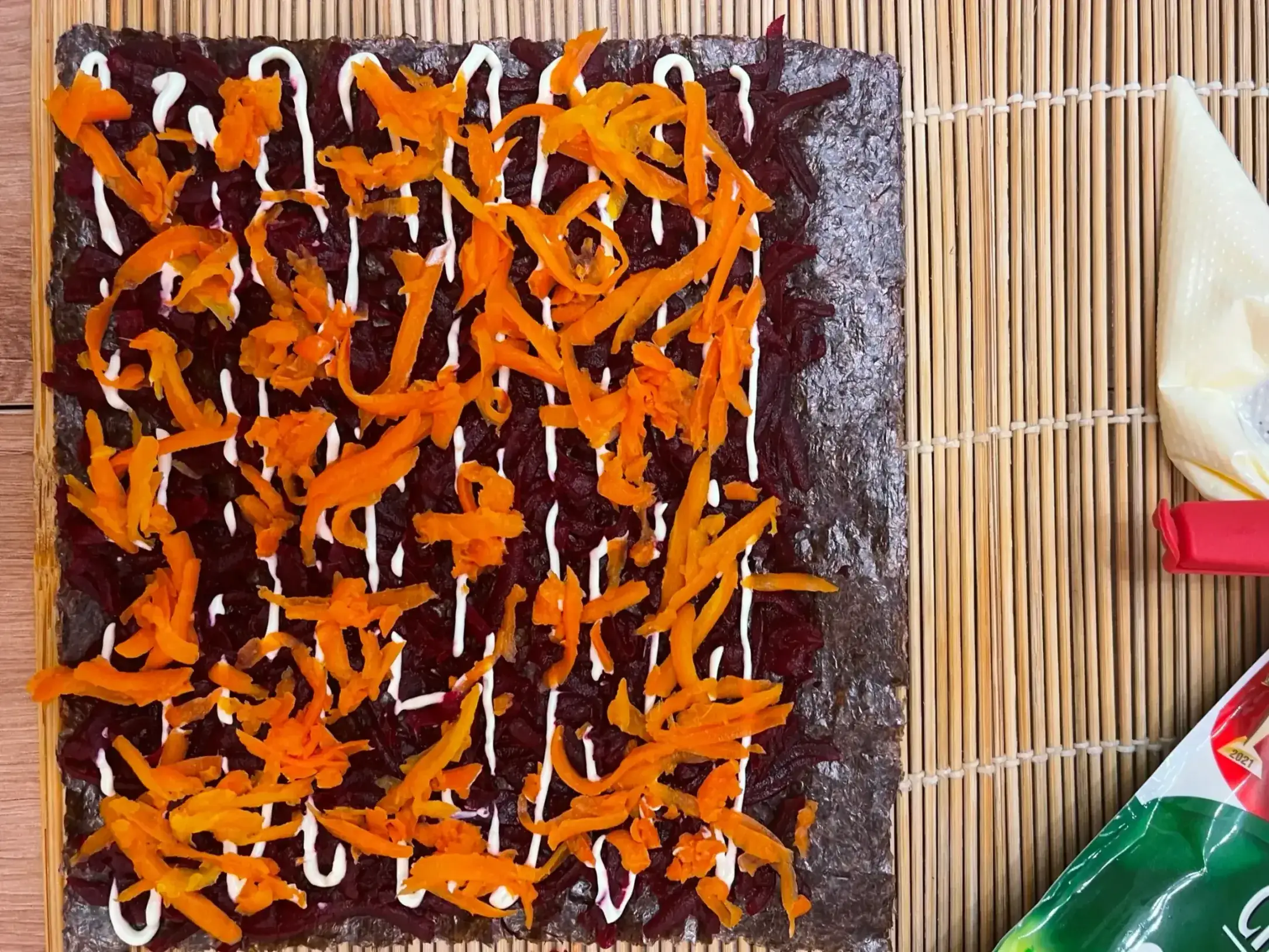 Роллы Сельдь под шубой: шаг 3