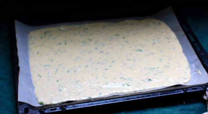 Рулет из кабачков с сыром и зеленью в духовке: шаг 3