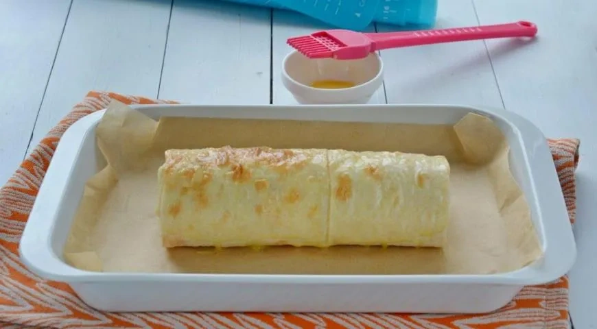 Рулет из лаваша с творогом и малиной: шаг 3