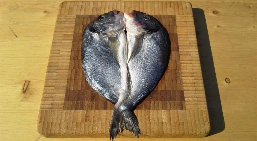 Рыба - по тайски в чугунной чаше на углях: шаг 3