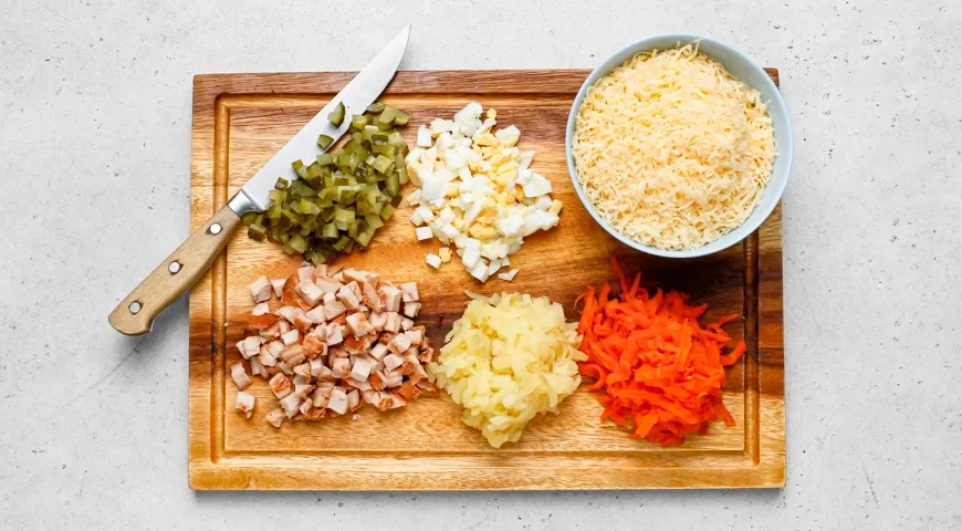 Салат «Грибное лукошко» с опятами и курицей: шаг 3