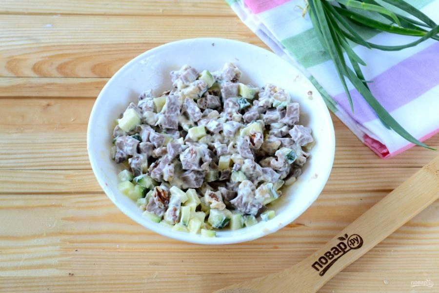 Шаг 3: Салат из говяжьего языка и огурцов