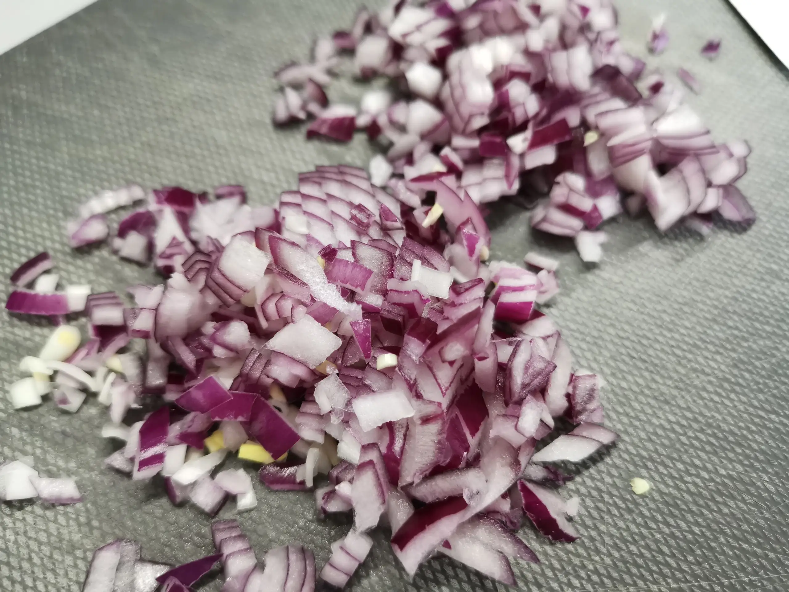 Шаг 3: Салат из пекинской капусты с помидорами