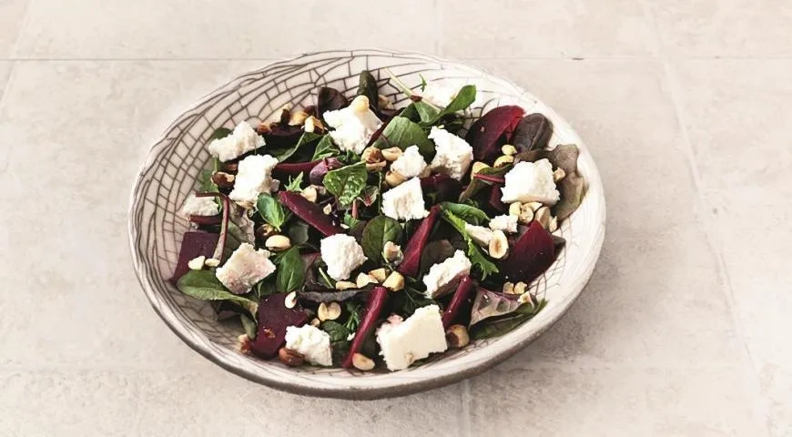 Салат из запеченной свеклы и адыгейского сыра: шаг 3