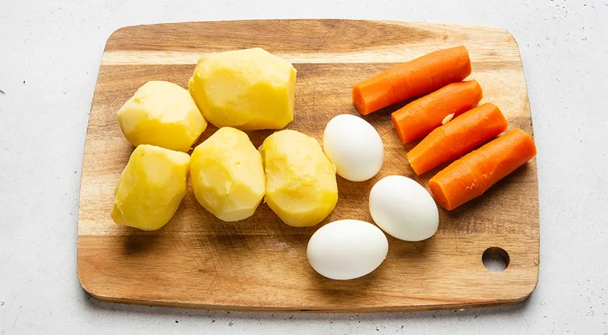 Салат «Мимоза» с семгой: шаг 3