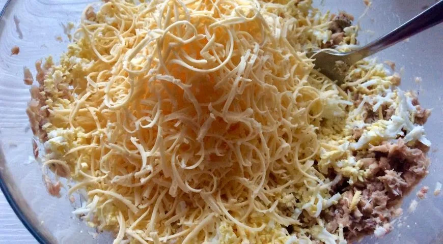 Салат- намазка с горбушей: шаг 3