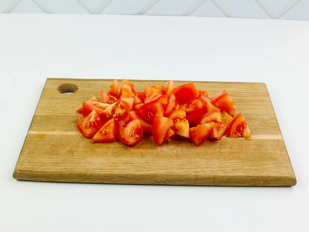 Шаг 3: Салат с авокадо и томатами