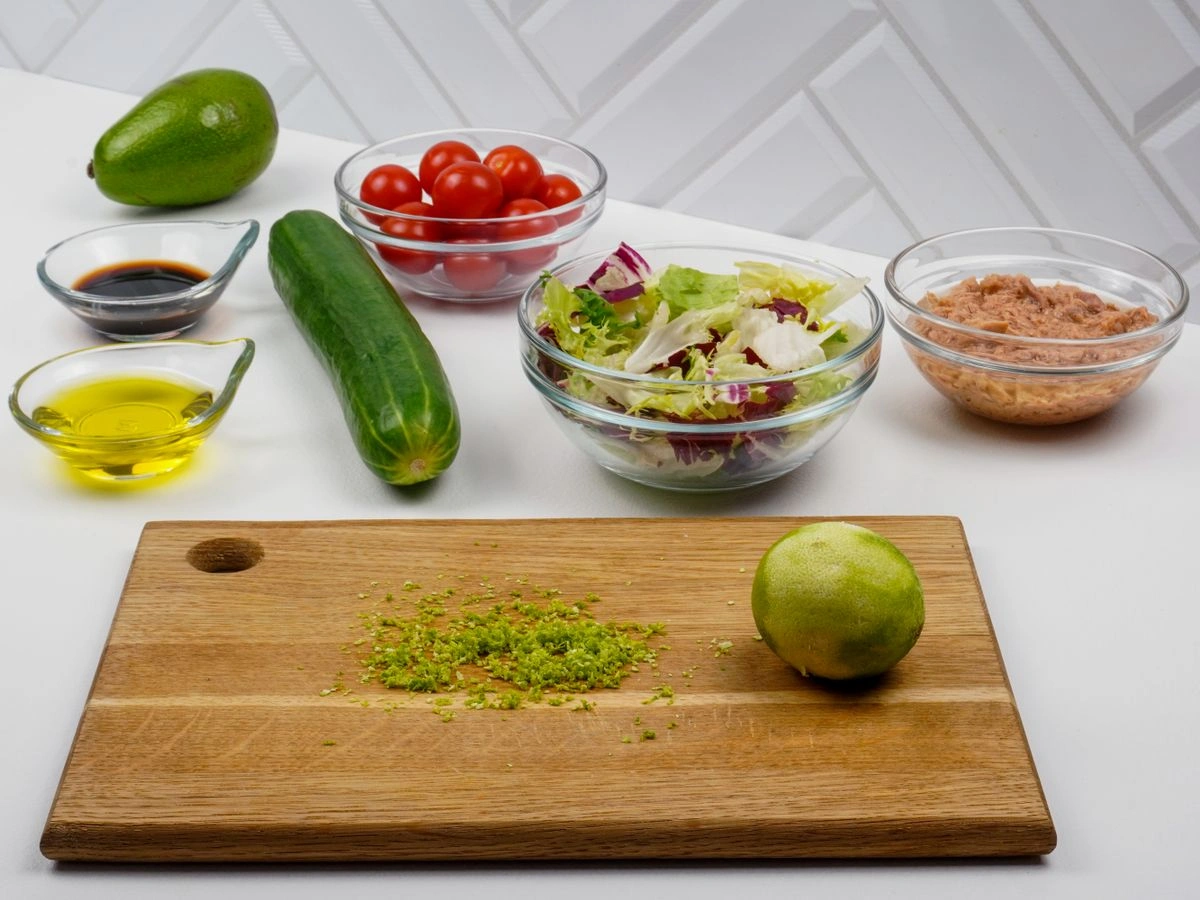 Шаг 3: Салат с авокадо и тунцом