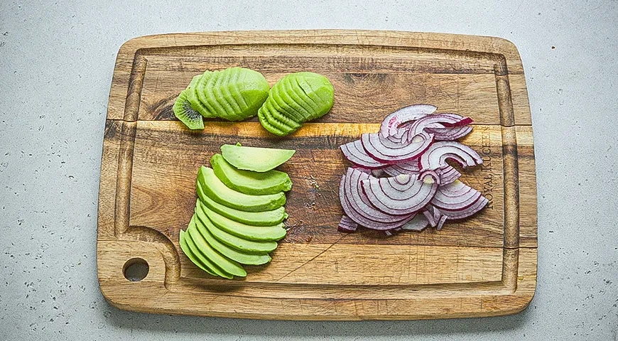 Салат с киви и курицей: шаг 3