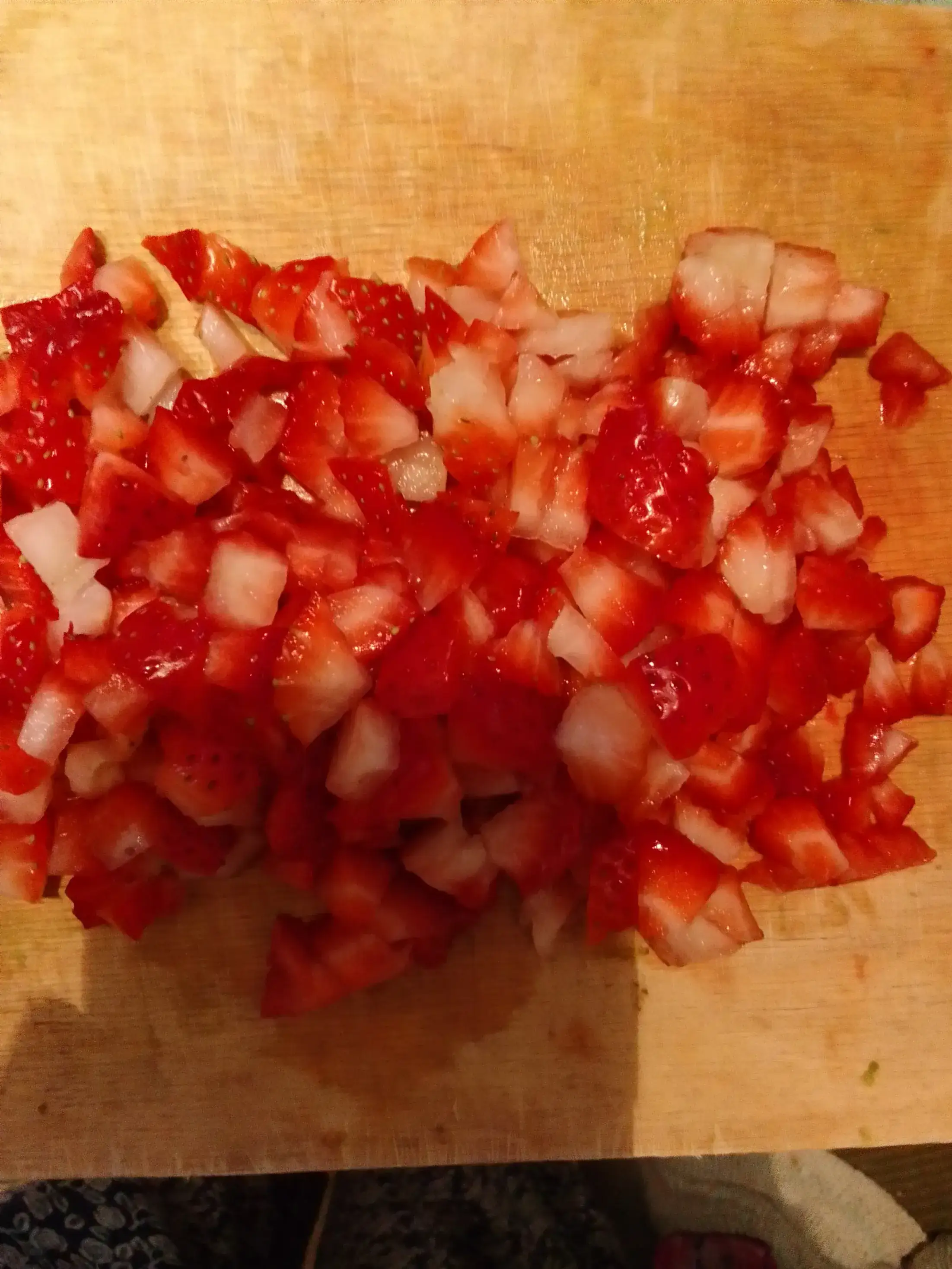 Салат с клубникой и креветками: шаг 3