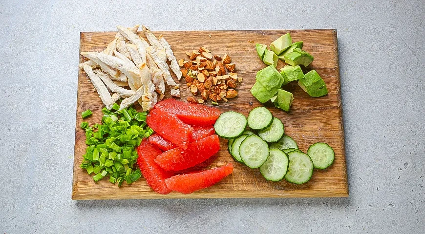 Салат с курицей, авокадо и грейпфрутом: шаг 3