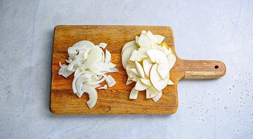 Салат с курицей, яблоком и огурцом: шаг 3