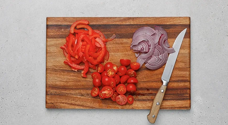 Салат с мини-пельменями и итальянской заправкой: шаг 3