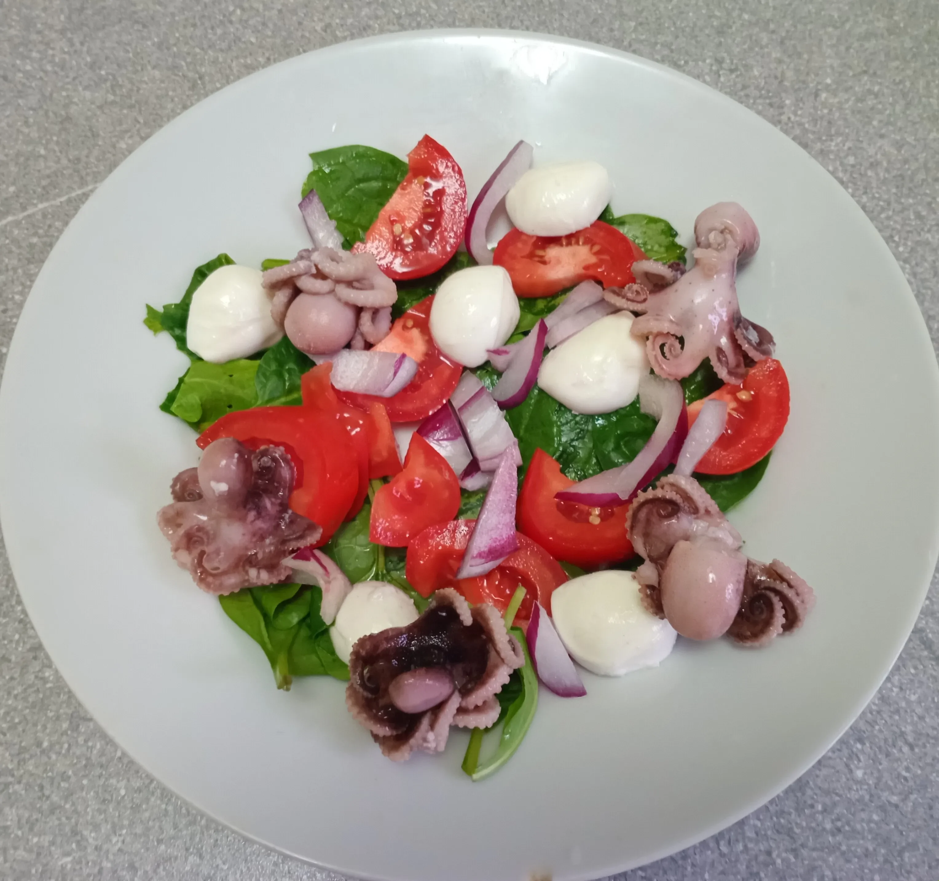 Салат с осьминогами: шаг 3