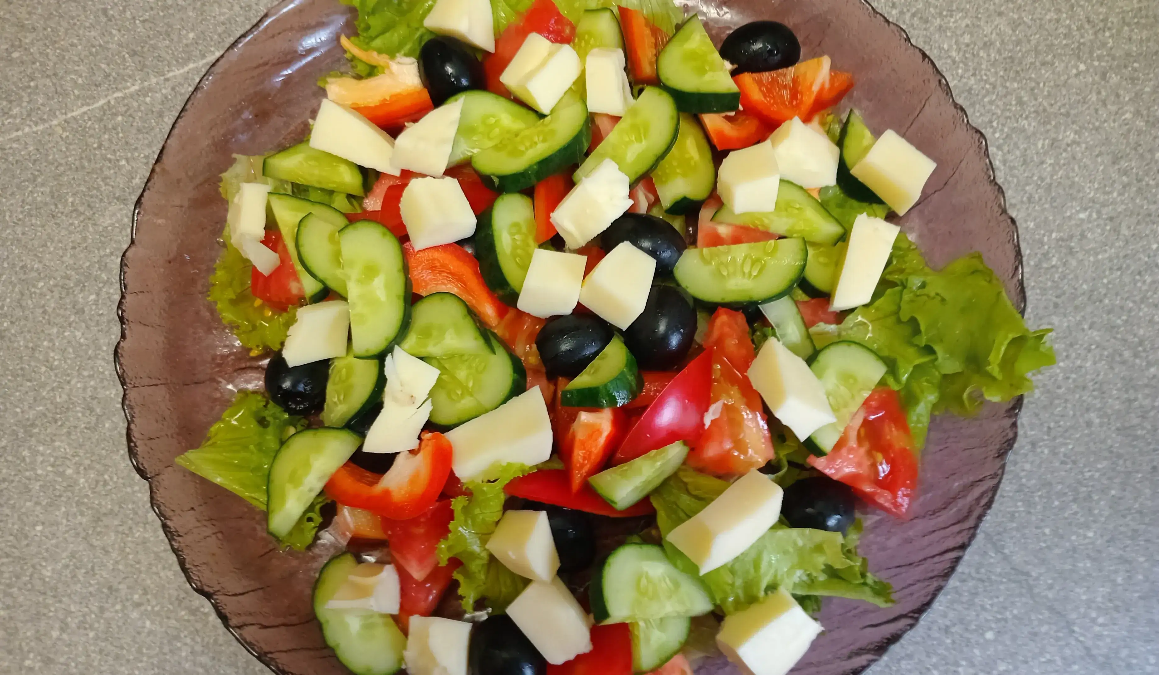 Салат с овощами и сыром: шаг 3