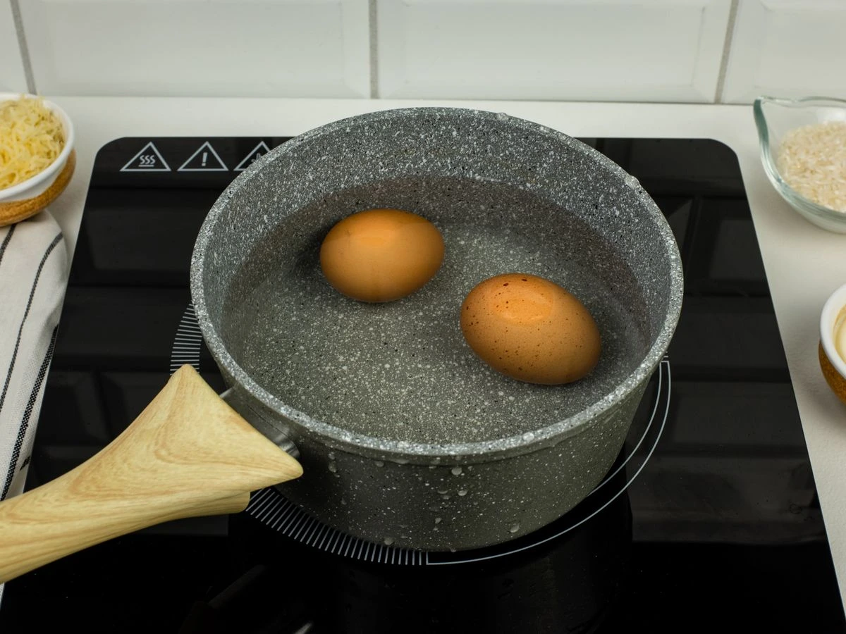 Шаг 3: Салат с рисом, курицей и черносливом