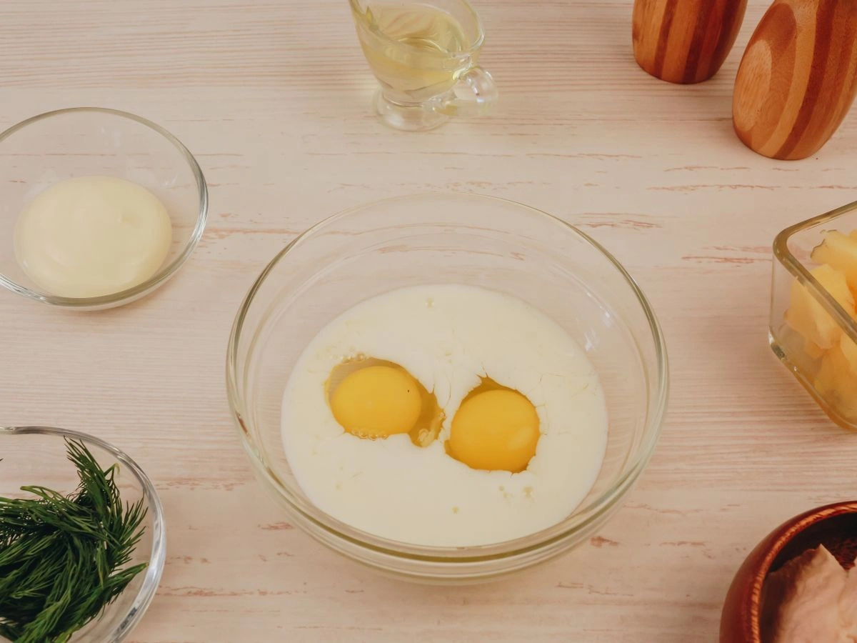 Шаг 3: Салат с яичными блинчиками, курицей и ананасом