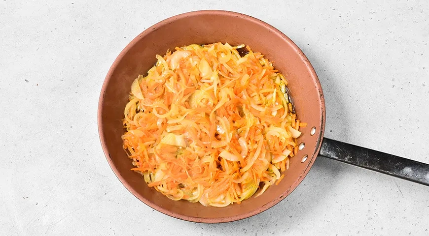 Салат со свиным сердцем, морковью и луком: шаг 3