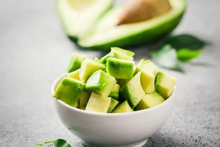 Салат с курицей, авокадо и апельсином: шаг 3