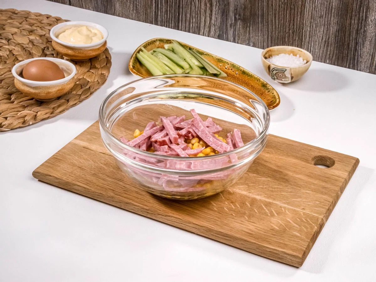 Шаг 3: Салат «Восточный» с кукурузой и огурцом