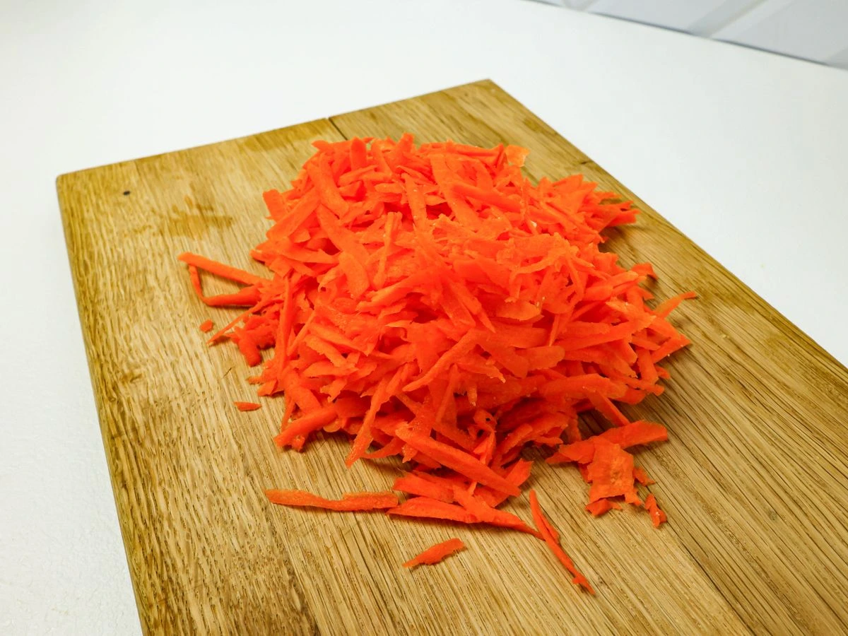 Шаг 3: Сардельки с тушеными овощами