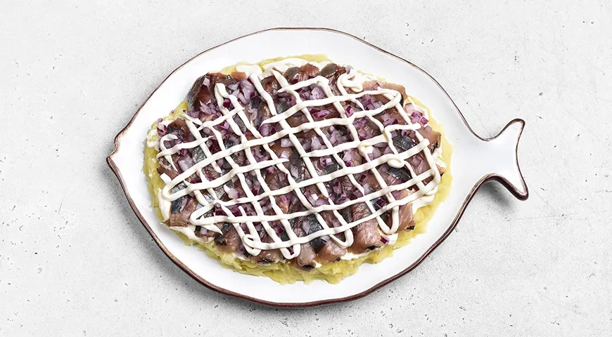 Селедка под шубой без свеклы: шаг 3