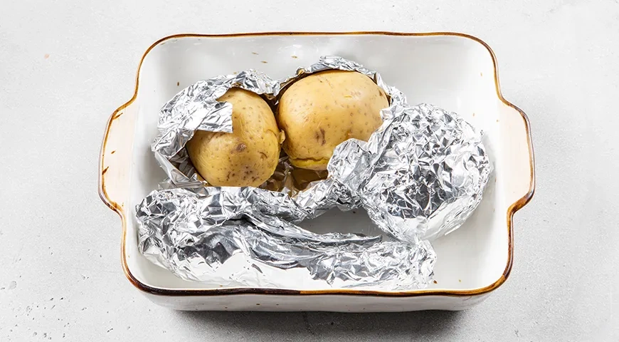 Селедка под шубой с зеленым горошком: шаг 3