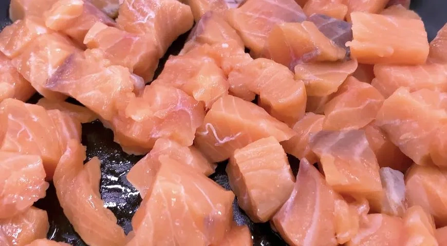 Семга с рисом на сковороде: шаг 3