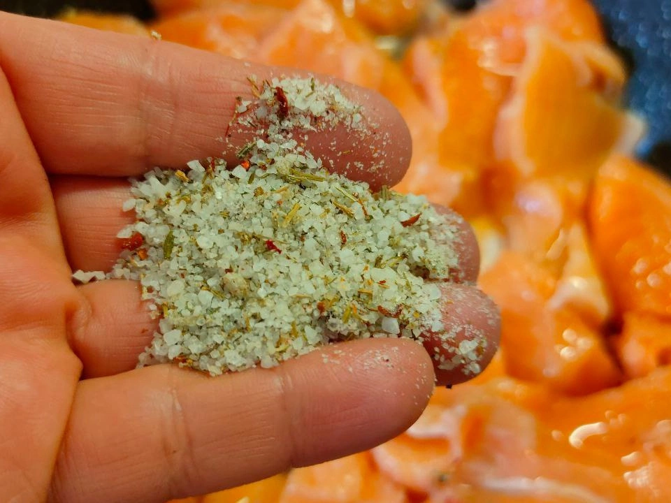 Шаг 3: Семга в сметанном соусе