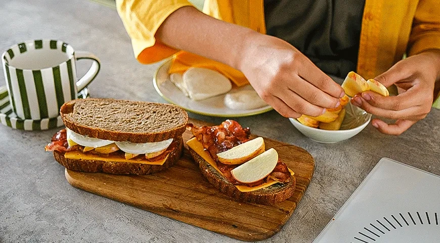 Сэндвич с яблоком и беконом на гриле: шаг 3