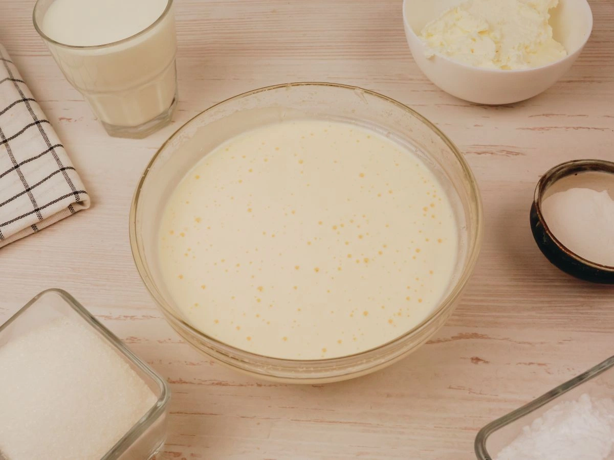 Шаг 3: Шахматный бисквит с голубикой и творожным сыром