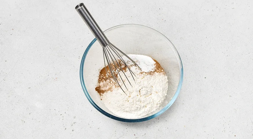 Шарлотка с бананами в духовке: шаг 3