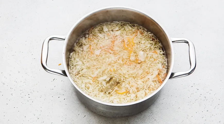 Щи монастырские с грибами: шаг 3