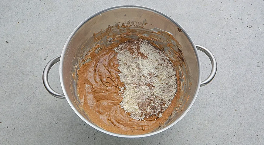 Пирожные «Шишки новогодние»: шаг 3