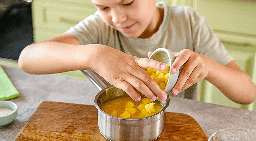 Шоколадный мусс с манго: шаг 3