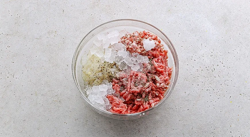 Сибирские пельмени в грибном бульоне: шаг 3