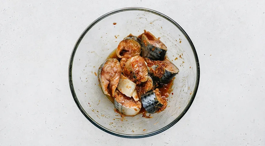 Скумбрия на пару в мультиварке: шаг 3