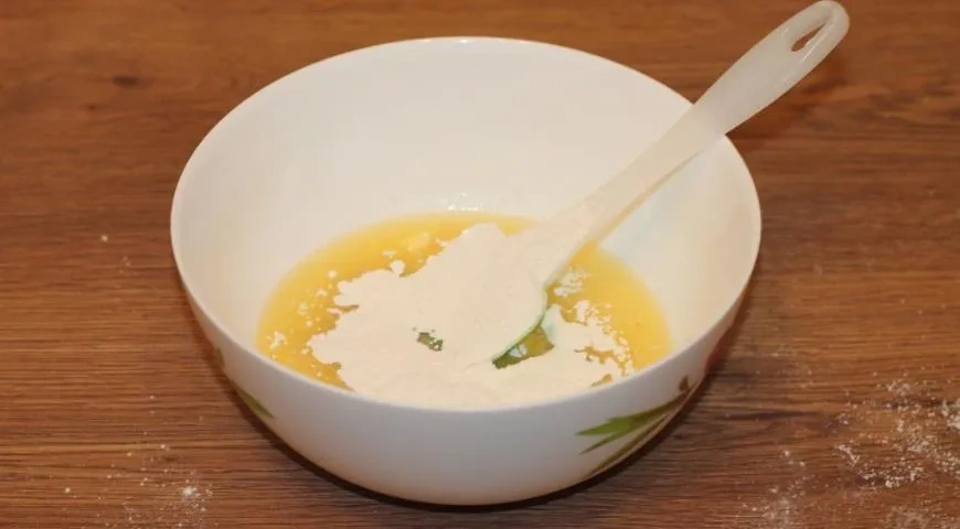 Слоеный пирог с малиновым джемом Махеевъ к 8 марта: шаг 3