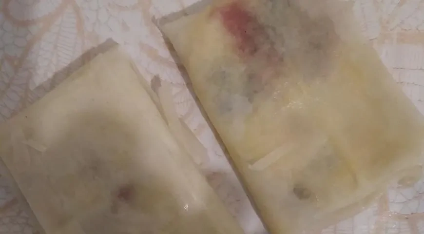 Слойки с моцареллой и вишнёвым джемом Махеевъ к 8 Марта: шаг 3