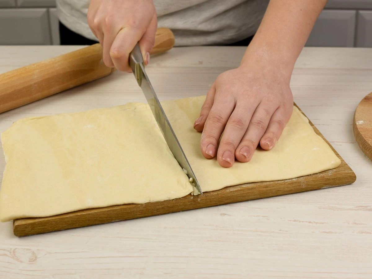 Шаг 3: Слойки с сыром